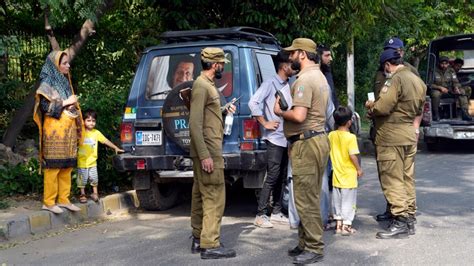 Pakistani police besiege Imran Khan’s home as deadline for him to hand over suspects is to expire